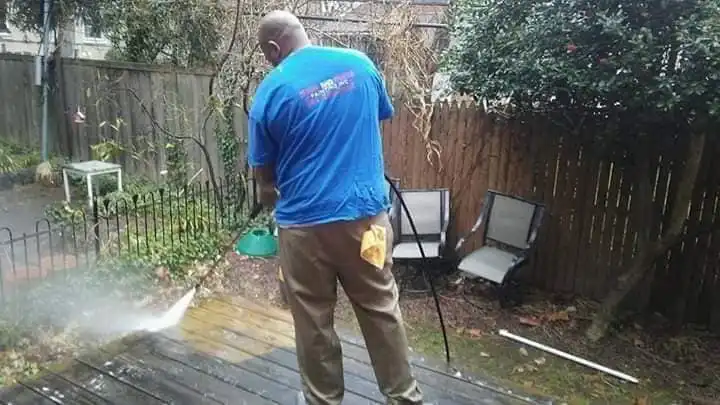 Tom pressure washing